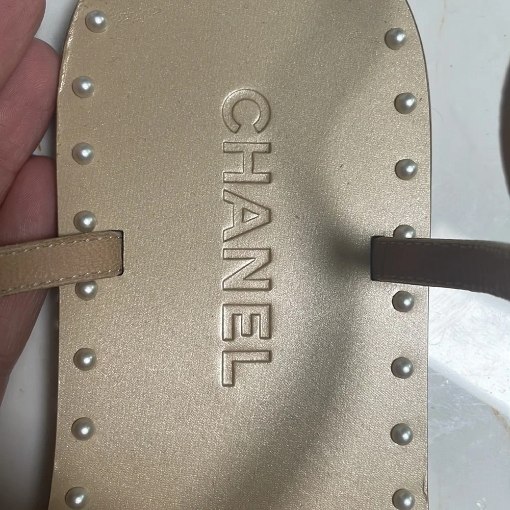 Chanel Nude & White Pearl Thong Flat Sandals🤍